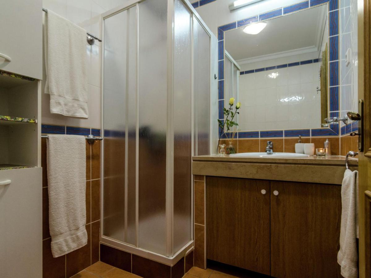 This Warm And Comfortable Apartment Lagos Room photo